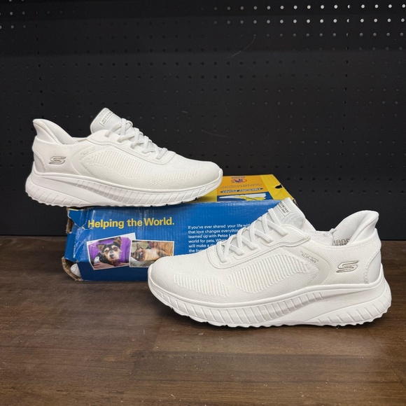 New W/ Box! Women's Skechers Bob Sport Memory Foam White Slip Ins Size 11 Wide - Picture 1 of 5